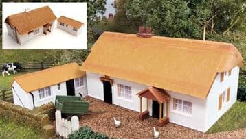GM411 Fordhampton Farmhouse/Holiday Cottage Plastic Kit##Out Of Stock##