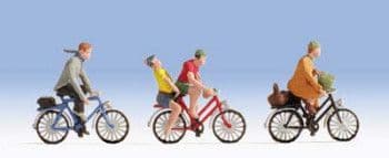 N15898 CYCLISTS (3) AND ACCESSORIES FIGURE SET