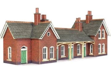 PN137 N Scale Country Station