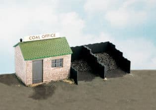 SS15 Coal Yard & Hut, Includes Plastic Coal ##Out Of Stock##