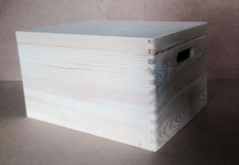 Large Pine Wood Storage Trunk DD170 With Hinged Lid (WH) 40x30x23CM