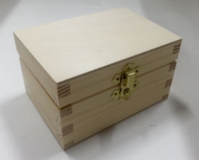 Pine wood box with lid 12x8.5x7 CM
