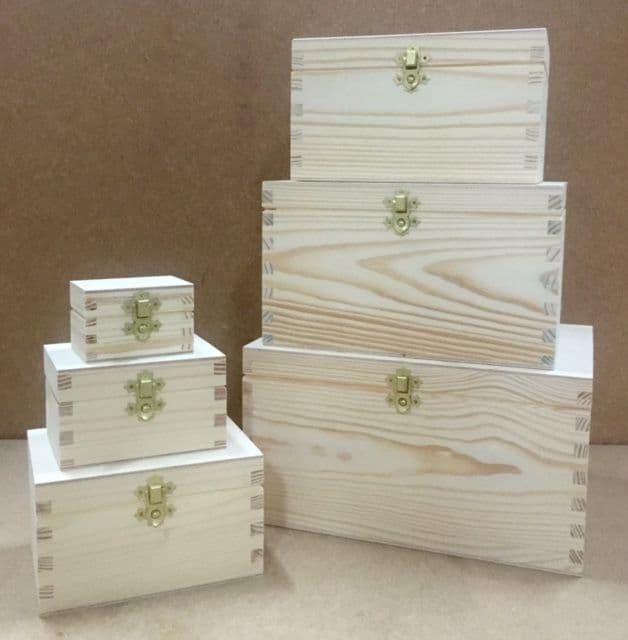 Set of 6 pine wood nesting boxes